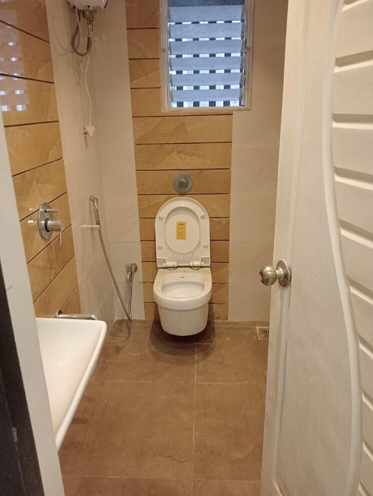 Bathroom, mohini-castle 3 Bedroom 1000 Sq.Ft. Apartment In Khar West Mumbai 8292104