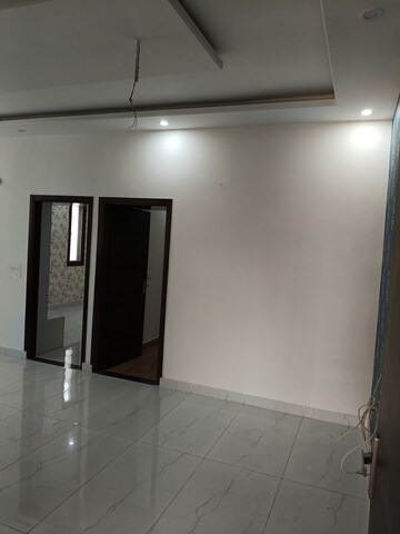 Room in 3 BHK Builder Floor at Dhakoli Village – for Rent