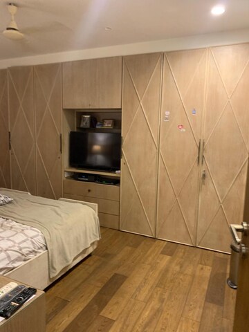 Furnished Amenities in 3 BHK Apartment at Mittal Ruia Park, Juhu – for Rent