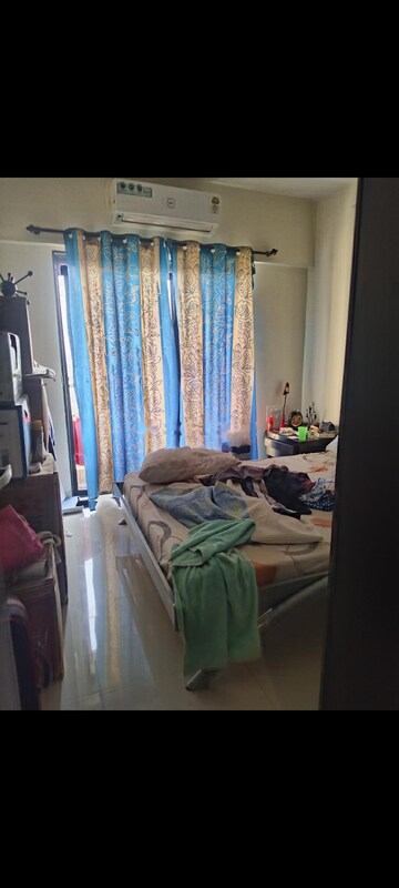 Bedroom in 2 BHK Apartment at Hubtown Hillcrest, Andheri East – for Rent