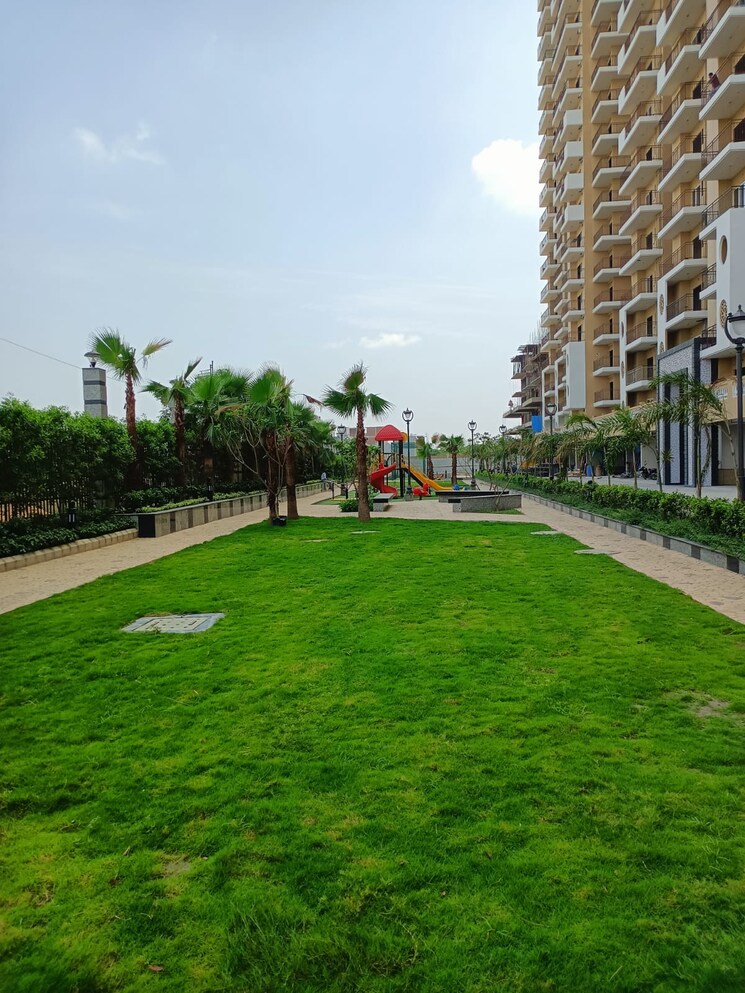 Garden, divyansh-onyx 2.5 Bedroom 1375 Sq.Ft. Apartment In Gyan Khand Ghaziabad 8292155