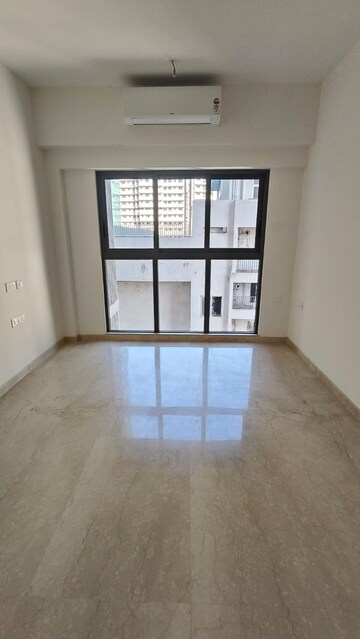 Room in 2 BHK Apartment at Lodha Vista, Lower Parel – for Rent