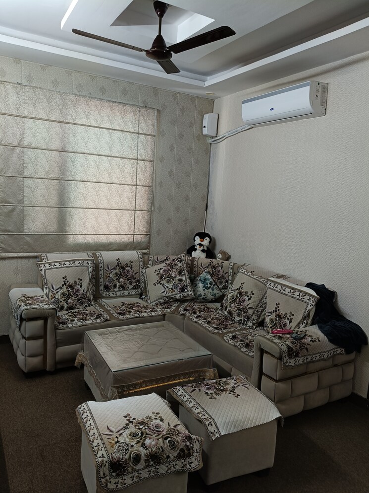 Living Room, guru-nanak-enclave 3 Bedroom 1000 Sq.Ft. Builder Floor In Dhakoli Village Zirakpur 8292227