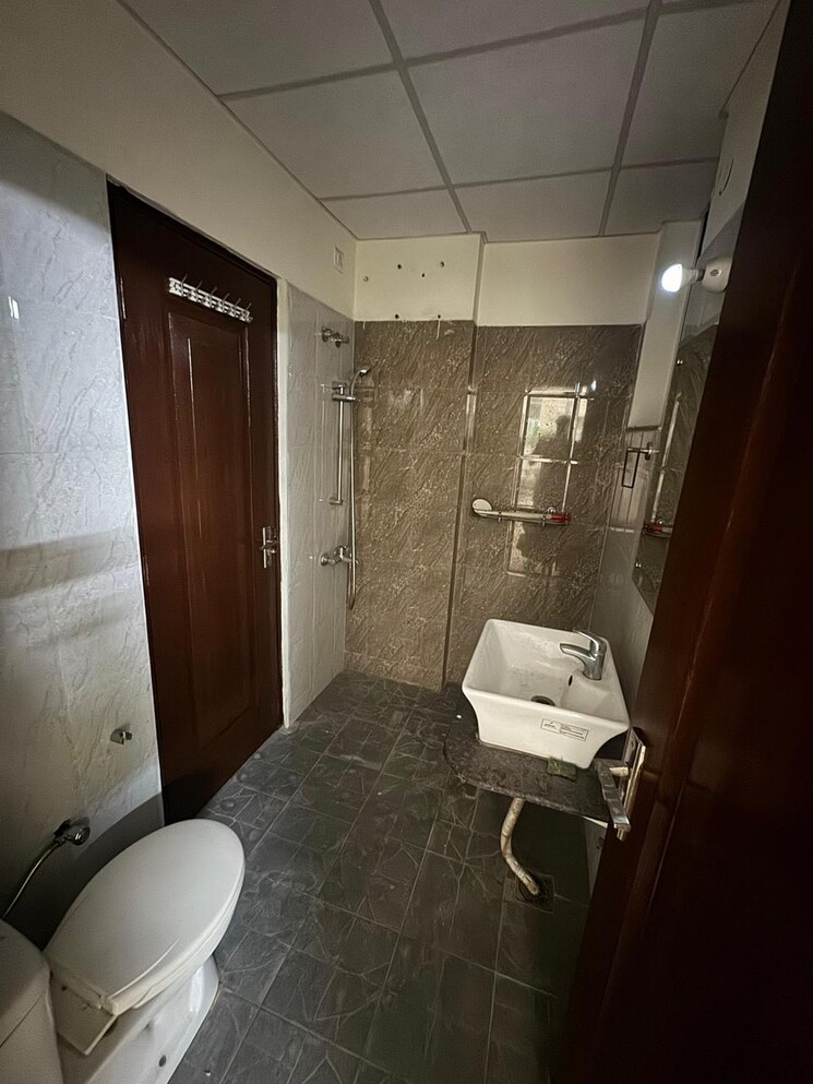 Bathroom, sushma-crescent 3 Bedroom 1860 Sq.Ft. Apartment In Dhakoli Village Zirakpur 8292256