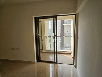 Room in 2 BHK Apartment at Mahindra Vicino, Andheri East – for Rent