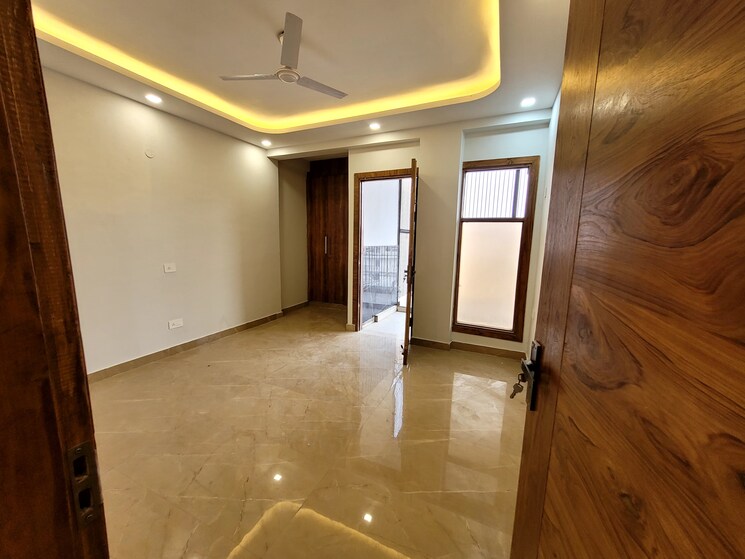 Room, sector 21d 3 Bedroom 250 Sq.Yd. Builder Floor In Sector 21d Faridabad 8292295