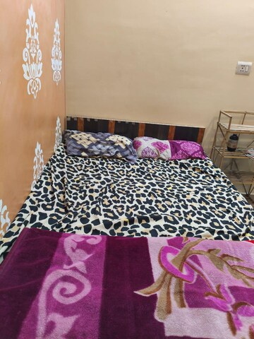 Bedroom in 1 RK Builder Floor at Paschim Vihar – for Rent