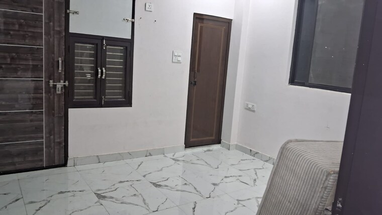 Room, south city 2 4 Bedroom 360 Sq.Ft. Builder Floor In South City 2 Gurgaon 8292429