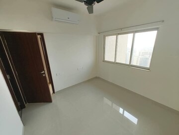 Room in 2 BHK Apartment at Omkar Signet, Malad East – for Rent