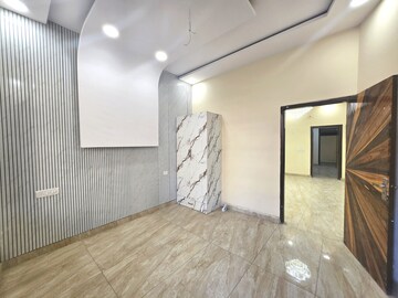Room in 3 BHK Apartment at Sector 20 – for Sale