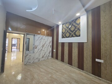 Room in 3 BHK Apartment at Sector 20 – for Sale