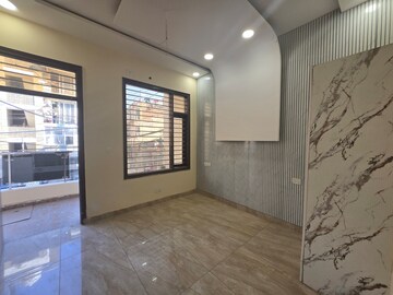 Room in 3 BHK Apartment at Sector 20 – for Sale