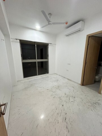 Room in 2 BHK Apartment at Lodha Bel Air, Jogeshwari West – for Rent
