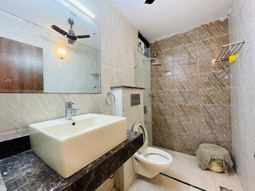 Bathroom in 3 BHK Builder Floor at Royal Homez, Sector 43 – for Rent