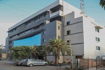  Office Space For Rent in Thaltej
