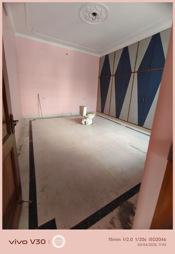 Room in 4 BHK Independent House at Gomti Nagar – for Rent