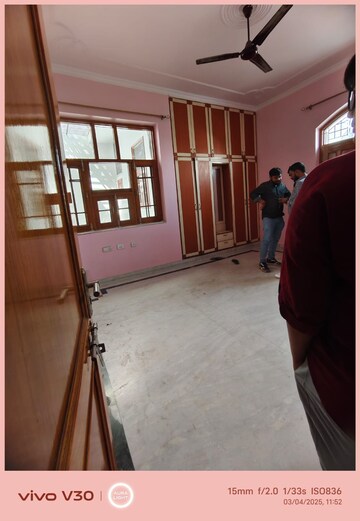 Room in 4 BHK Independent House at Gomti Nagar – for Rent
