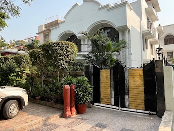 3.5 BHK Villa – Exterior View View at Sector 40 - for Rent