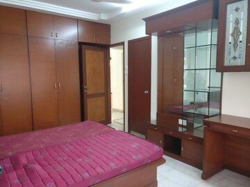 Bedroom in 4 BHK Apartment at Madhukunj Apartment Prabhadevi, Prabhadevi – for Rent