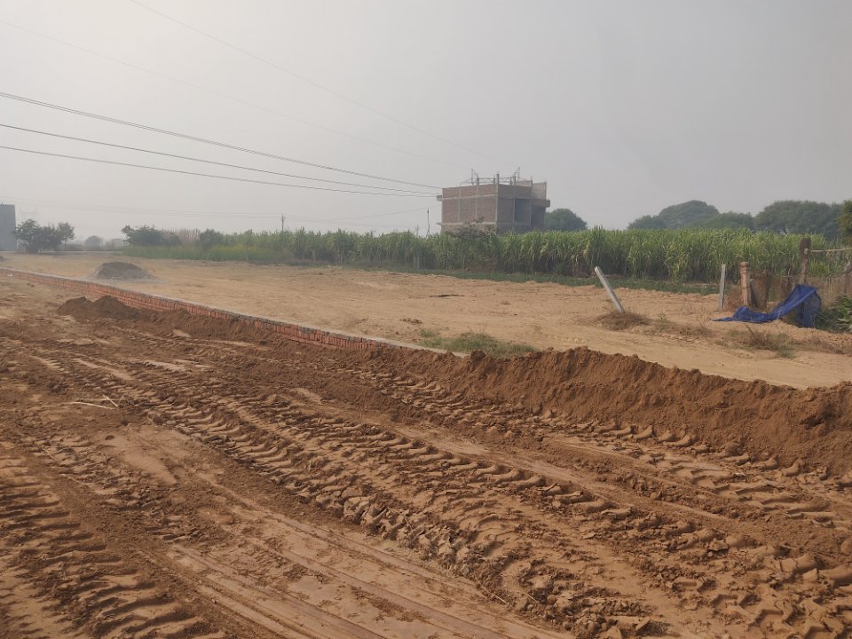 Plot For Sale in Yamuna Vihar