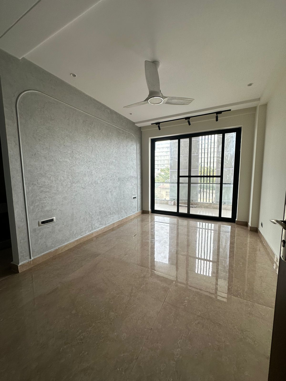 4 BHK + Servant Room Apartment For Sale in DLF Westend Heights