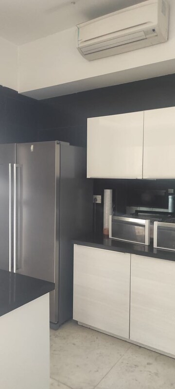 Furnished Amenities in 3 BHK Apartment at M3M Golf Estate, Sector 65 – for Rent