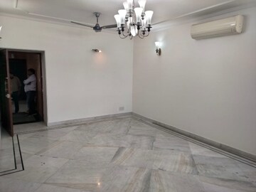 Room in 3 BHK Apartment at Sector 19, Dwarka – for Rent