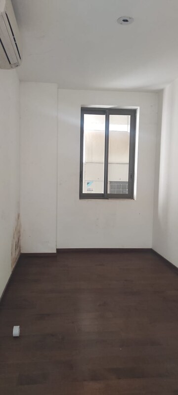 Room in 3.5 BHK Apartment at M3M Golf Estate, Sector 65 – for Rent