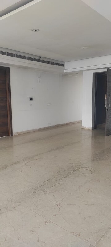 Room in 3.5 BHK Apartment at M3M Golf Estate, Sector 65 – for Rent