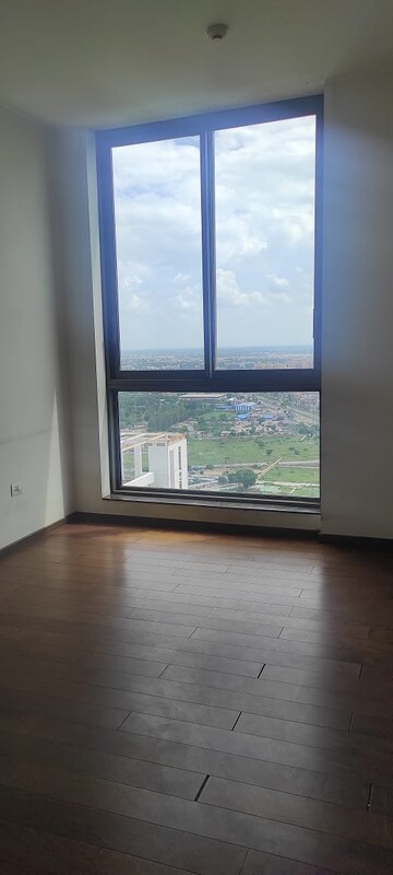 Room in 3.5 BHK Apartment at M3M Golf Estate, Sector 65 – for Rent