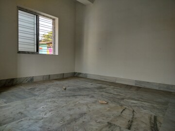 Room in 2 BHK Builder Floor at Agarpara – for Sale