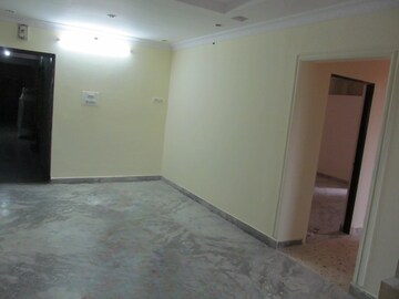 Room in 2 BHK Apartment at Kamaal Chok – for Sale