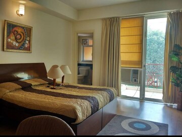 Bedroom in 4 BHK Apartment at DLF The Summit, Dlf Phase V – for Rent