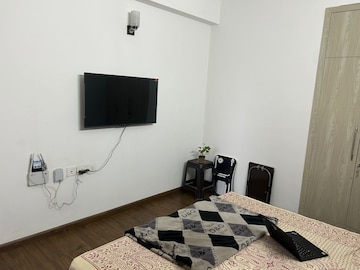 Bedroom in 2.5 BHK Apartment at ATS Happy Trails, Sector 10 Greater Noida – for Rent