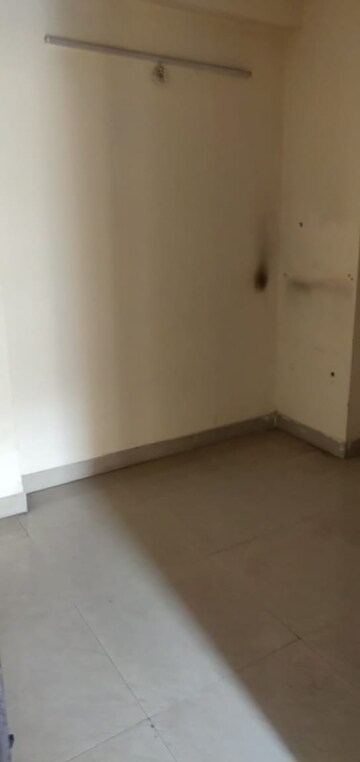 Room in 2.5 BHK Apartment at Gardenia Golf City, Sector 75 – for Rent