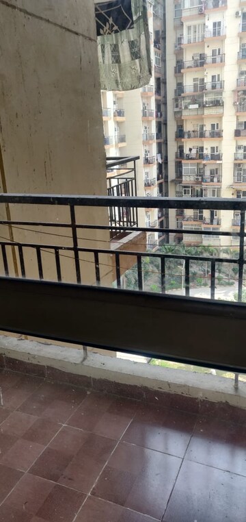 Balcony in 2.5 BHK Apartment at Gardenia Golf City, Sector 75 – for Rent