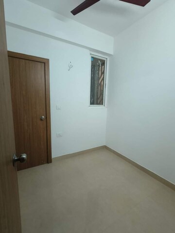 Room in 2.5 BHK Apartment at ATS Happy Trails, Sector 10 Greater Noida – for Rent