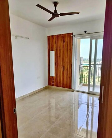 Room in 2.5 BHK Apartment at ATS Happy Trails, Sector 10 Greater Noida – for Rent