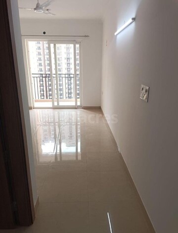 Room in 3 BHK Apartment at ATS Happy Trails, Sector 10 Greater Noida – for Rent
