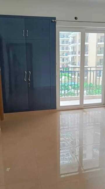 Room in 3 BHK Apartment at ATS Happy Trails, Sector 10 Greater Noida – for Rent