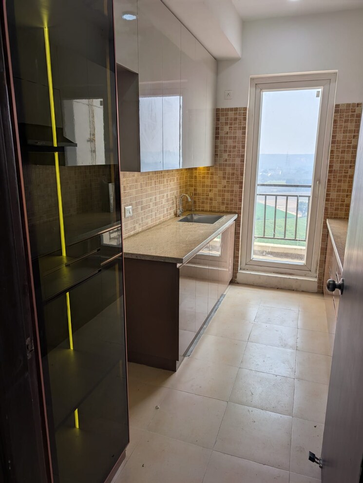 Kitchen, umang-winter-hills 3 Bedroom 1822 Sq.Ft. Apartment In Sector 77 Gurgaon 8292943