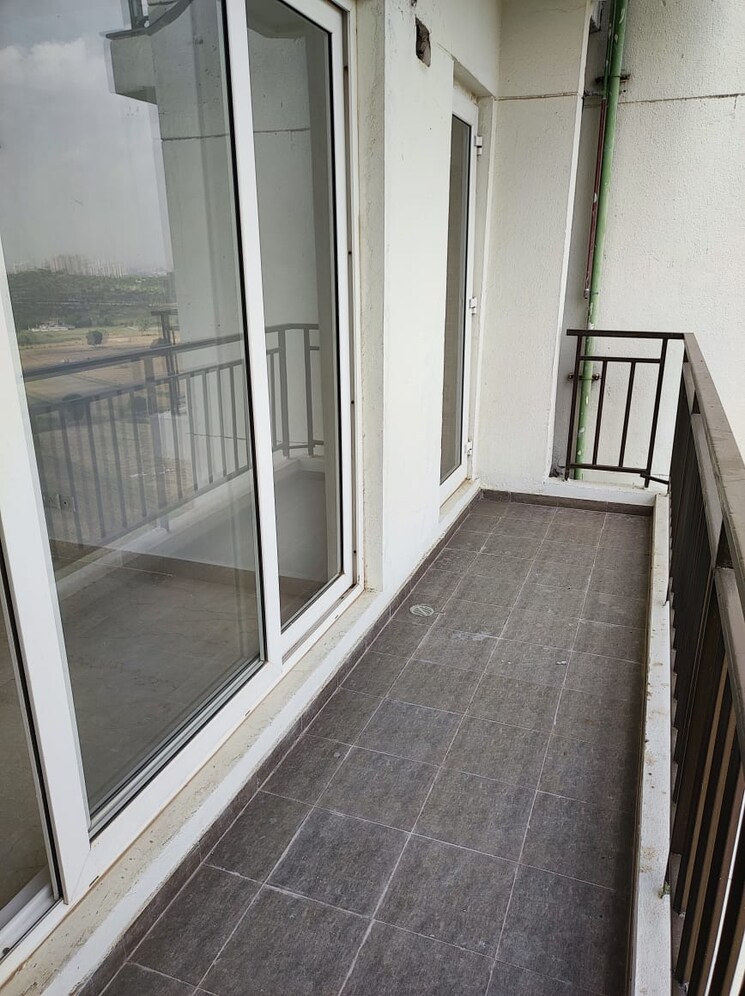 Balcony, umang-winter-hills 3 Bedroom 1822 Sq.Ft. Apartment In Sector 77 Gurgaon 8292943