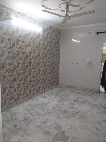 Room in 1 BHK Apartment at Paschim Vihar – for Rent