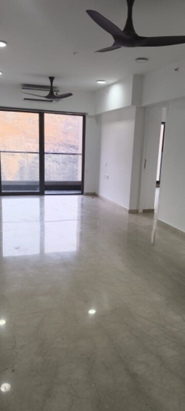 Room in 3 BHK Apartment at Kanakia Silicon Valley, Powai – for Rent