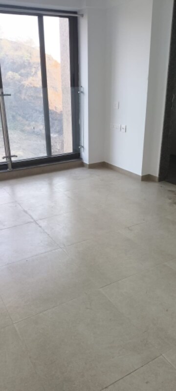 Room in 3 BHK Apartment at Kanakia Silicon Valley, Powai – for Rent