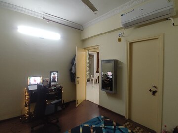 Room in 2 BHK Apartment at Pacifica Hill Crest, Gachibowli – for Rent