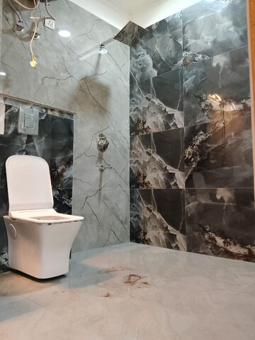 Bathroom in 4 BHK Builder Floor at Sushant Lok 3, Sector 57 – for Rent