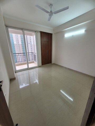 Room in 3 BHK Apartment at ATS Happy Trails, Sector 10 Greater Noida – for Rent