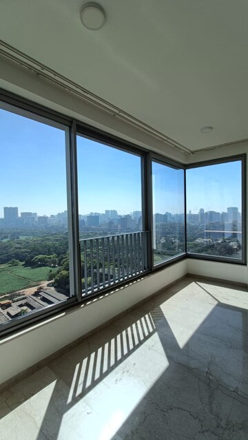 Room in 4 BHK Apartment at Oberoi Realty Esquire, Goregaon East – for Sale