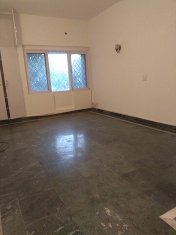 Room in 6 BHK Independent House at New Friends Colony – for Rent